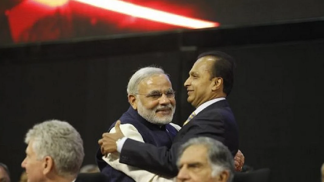 अडानी की तरह अंबानी बंधु भी सरकार के अपने, उनसे गैर की तरह बर्ताव नहीं किया जा सकता!