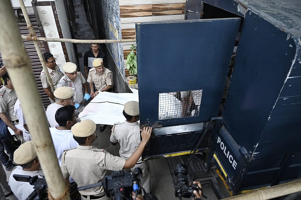 दिल्ली के मजनू का टीला इलाके में डबल मर्डर से सनसनी, युवती और 6 साल की बच्ची की चाकू से गोदकर हत्या