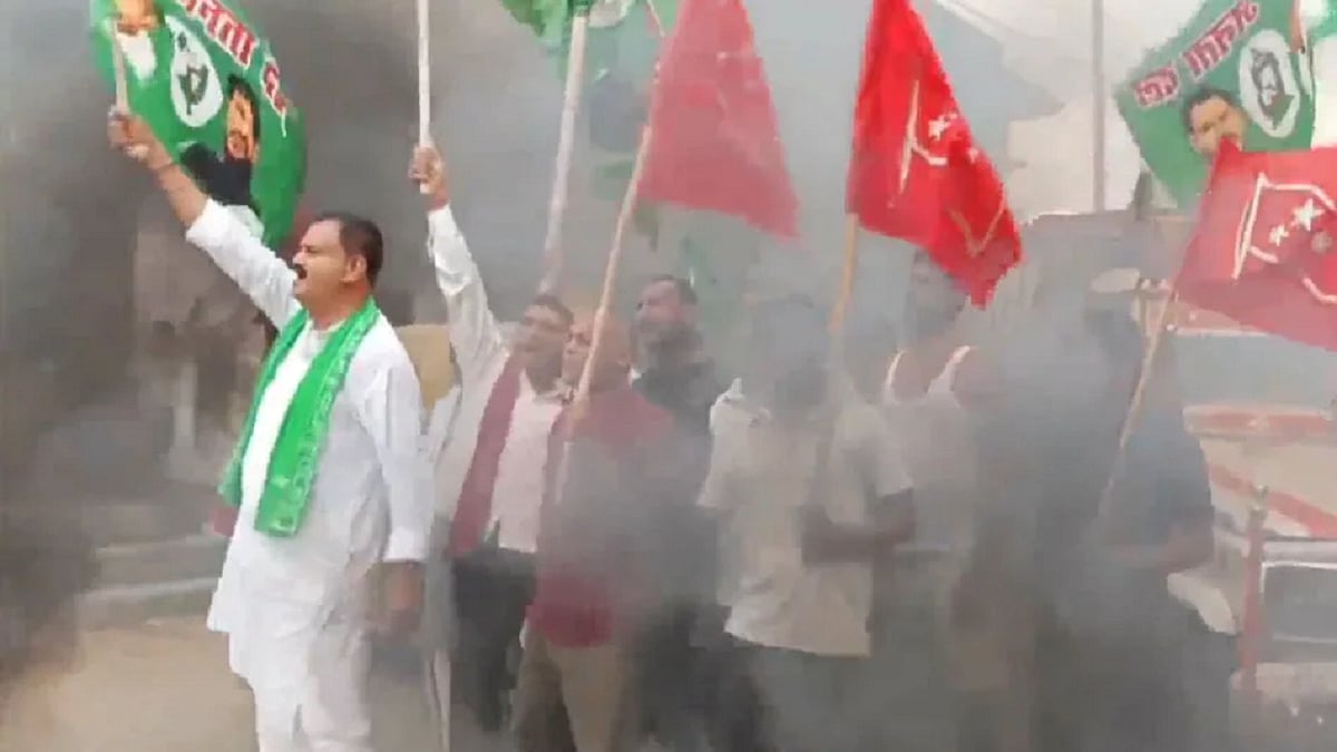 बिहार बंद: वोटर लिस्ट वेरिफिकेशन के खिलाफ महागठबंधन का चक्का जाम, कई जगहों पर रोकी गईं ट्रेनें, सड़कें जाम