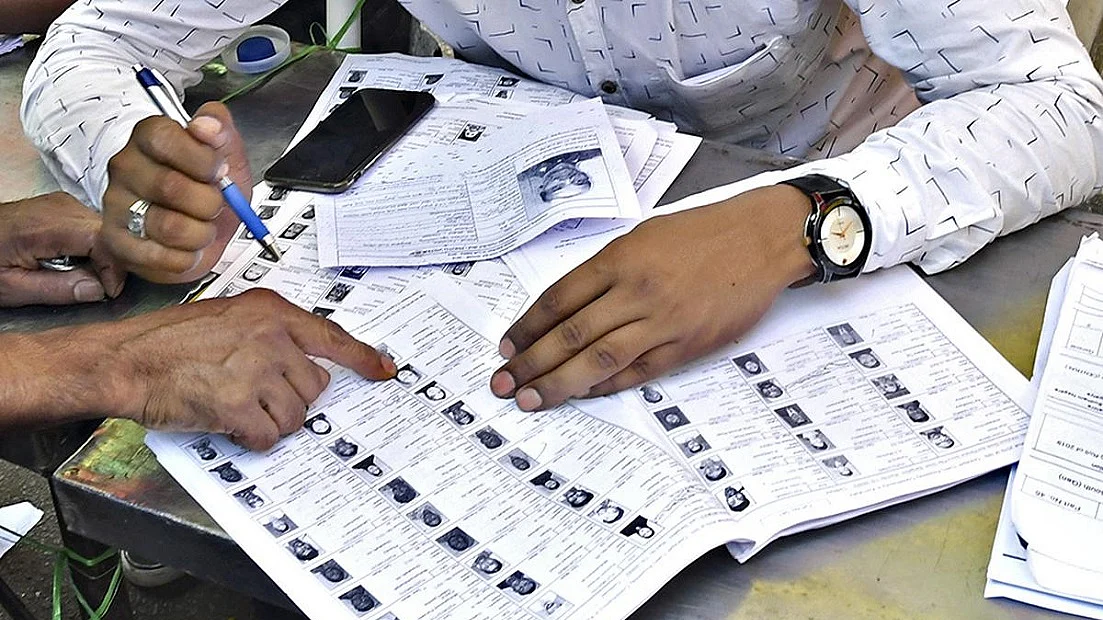 बिहार: चुनाव अधिकारी बनकर आए दो लोग बुजुर्ग महिला की सोने की चेन लेकर फरार