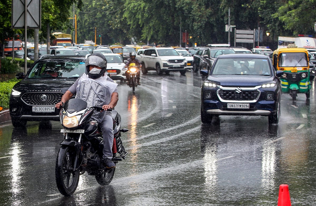 दिल्ली एनसीआर में मौसम सुहावना, बादल छाए रहने और बारिश का अनुमान