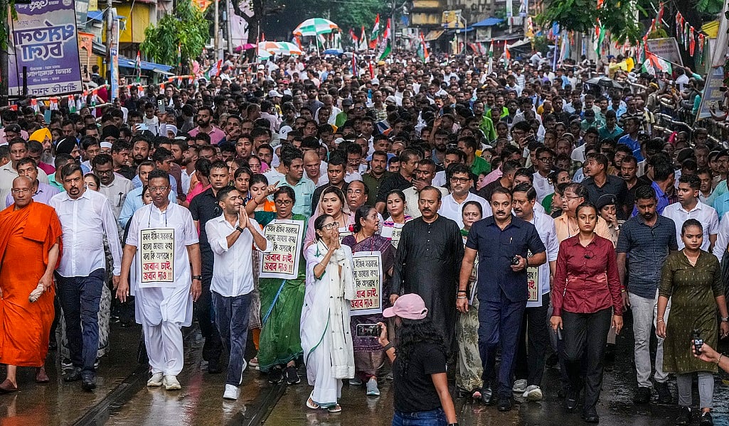 ममता ने बांग्लाभाषी लोगों के उत्पीड़न के खिलाफ निकाला मार्च, कहा- BJP को गंभीर राजनीतिक परिणाम भुगतने होंगे