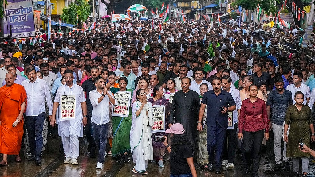 ममता ने बांग्लाभाषी लोगों के उत्पीड़न के खिलाफ निकाला मार्च, कहा- BJP को गंभीर राजनीतिक परिणाम भुगतने होंगे