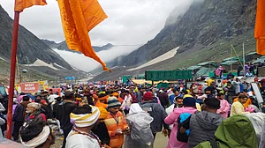 अमरनाथ यात्रा एक दिन के लिए स्थगित, खराब मौसम के चलते लिया गया फैसला, ट्रैक मरम्मत का काम जारी