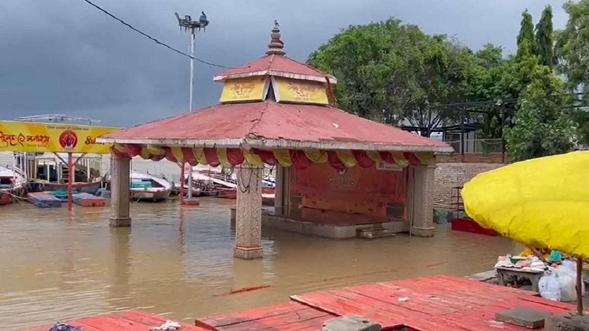 उत्तर प्रदेश: काशी के घाट जलमग्न, 'सुबहे बनारस' का मंच भी डूबा, गंगा का जलस्तर 69 मीटर के करीब