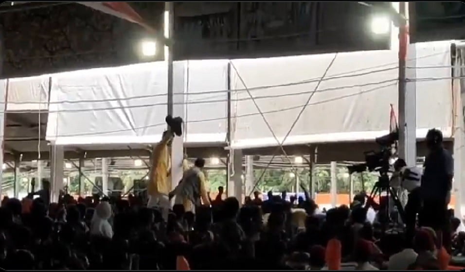 बिहारः पीएम मोदी को मोतिहारी रैली में दिखाए गए काले झंडे, पुलिस ने तीन लोगों को हिरासत में लिया