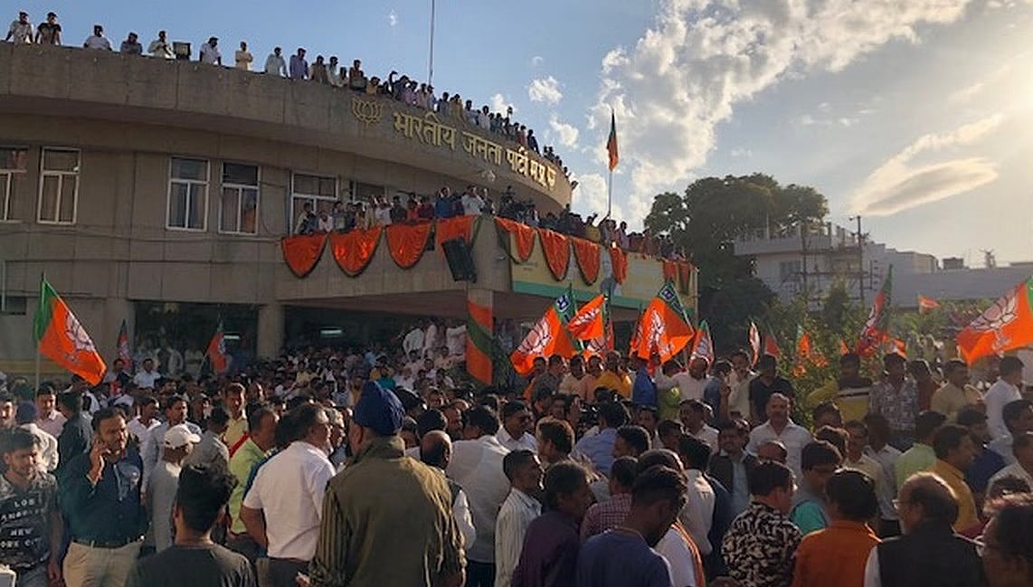 आकार पटेल / साल-दर-साल अहम मुद्दों पर यू-टर्न क्यों लेती चली गई बीजेपी!