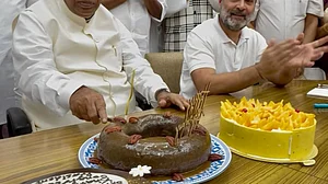 कांग्रेस अध्यक्ष खड़गे 83 साल के हुए, राहुल गांधी, पीएम मोदी समेत कई नेताओं ने दी बधाई