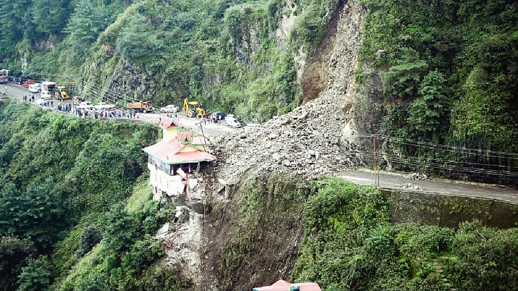 पहाड़ों में ‘फोर लेन’ का सपना महंगा सौदा, दूसरों पर दोष मढ़ना कब बंद करेंगे बेपरवाह NHAI और उनके राजनीतिक आका