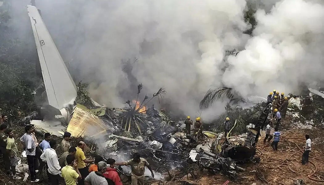 रूस में प्लेन क्रैश, क्रू मेंबर समेत 49 यात्री सवार थे, सभी के मारे जाने की आशंका