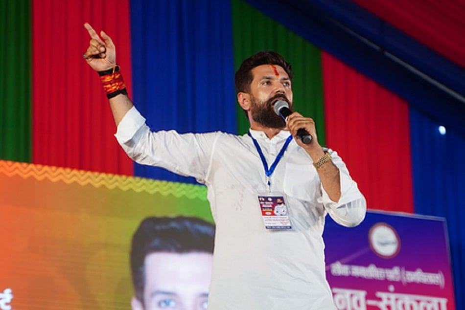 बिहारः चिराग ने अपनी ही NDA सरकार पर फिर साधा निशाना, बोले- प्रशासन अपराधियों के सामने नतमस्तक, JDU का पलटवार