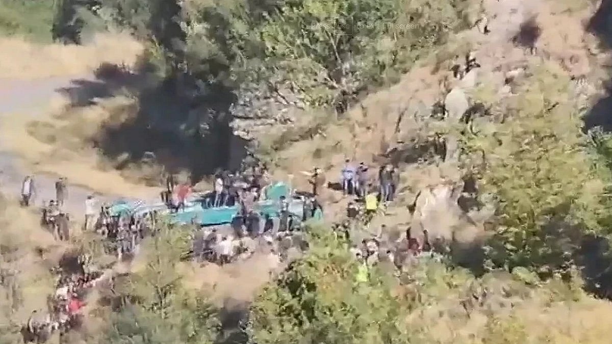 पेरू के लीमा से अमेजन जा रही बस एंडीज में राजमार्ग पर पलटी, कम से कम 18 लोगों की मौत