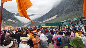 अमरनाथ यात्रा: 2324 यात्रियों का एक नया जत्था रवाना, 22 दिनों में 3.6 लाख से अधिक लोगों ने किए बाबा बर्फानी के दर्शन