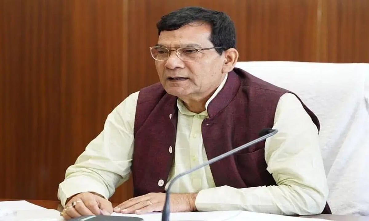 UP: बदहाल बिजली व्यवस्था की खुद राज्य के ऊर्जा मंत्री ने खोली पोल! SE को किया निलंबित, शेयर किया अधिकारी का ऑडियो