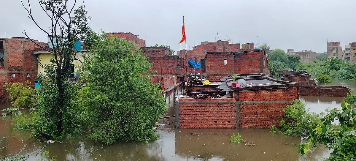 झारखंड के जमशेदपुर में बाढ़ जैसे हालात! निचले इलाकों की बस्तियां डूबी, एनडीआरएफ ने शुरू किया रेस्क्यू ऑपरेशन