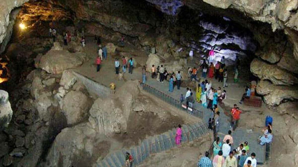 गुफाएं जो थोड़े ही समय में गुलामी संरक्षित लगने लगती हैं