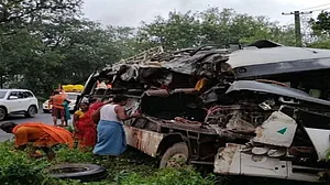झारखंड के देवघर में भीषण सड़क हादसे में 18 कांवड़ियों की मौत, कई घायल अस्पताल में भर्ती