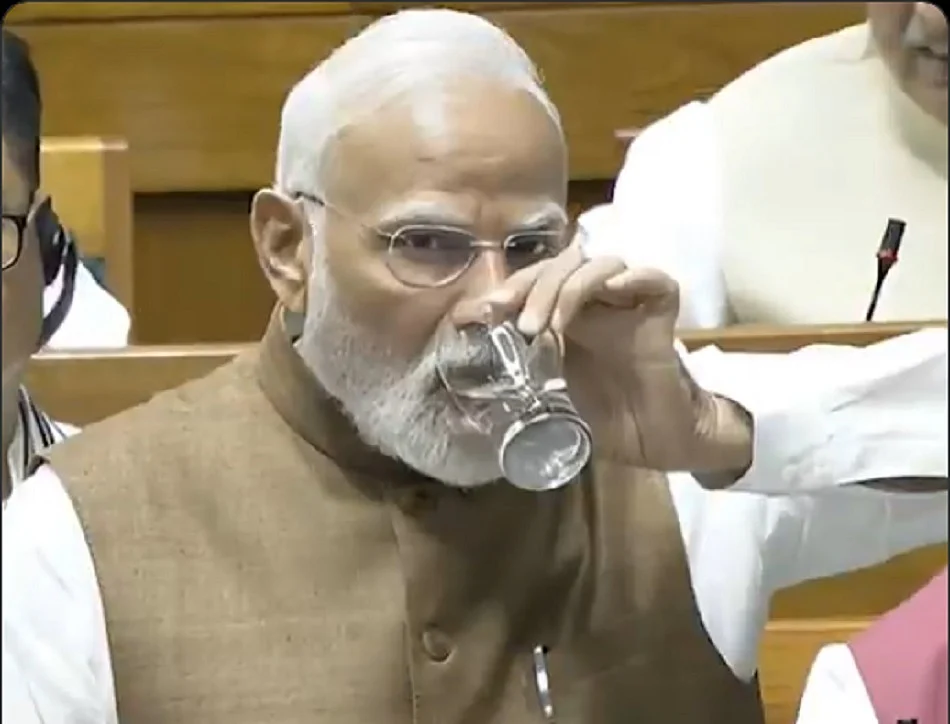 विष्णु नागर का व्यंग्यः मोदी-मंत्र का जाप करके ये सबकुछ खा जाते हैं, मंदिरों का चंदा और चढ़ावा तक डकार गए!