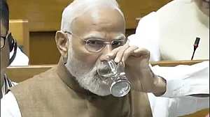 विष्णु नागर का व्यंग्यः मोदी-मंत्र का जाप करके ये सबकुछ खा जाते हैं, मंदिरों का चंदा और चढ़ावा तक डकार गए!
