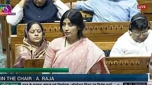 लोकसभा में डिंपल यादव बोलीं- किसी मंत्री ने संघर्ष विराम की घोषणा क्यों नहीं की, ट्रंप से सूचना क्यों मिली?