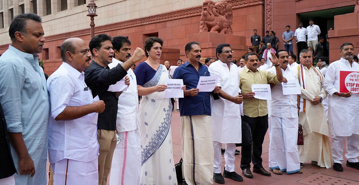 छत्तीसगढ़ में ननों की गिरफ्तारी पर कांग्रेस का संसद में प्रदर्शन, प्रियंका गांधी बोलीं- ये अल्पसंख्यकों पर सीधा हमला