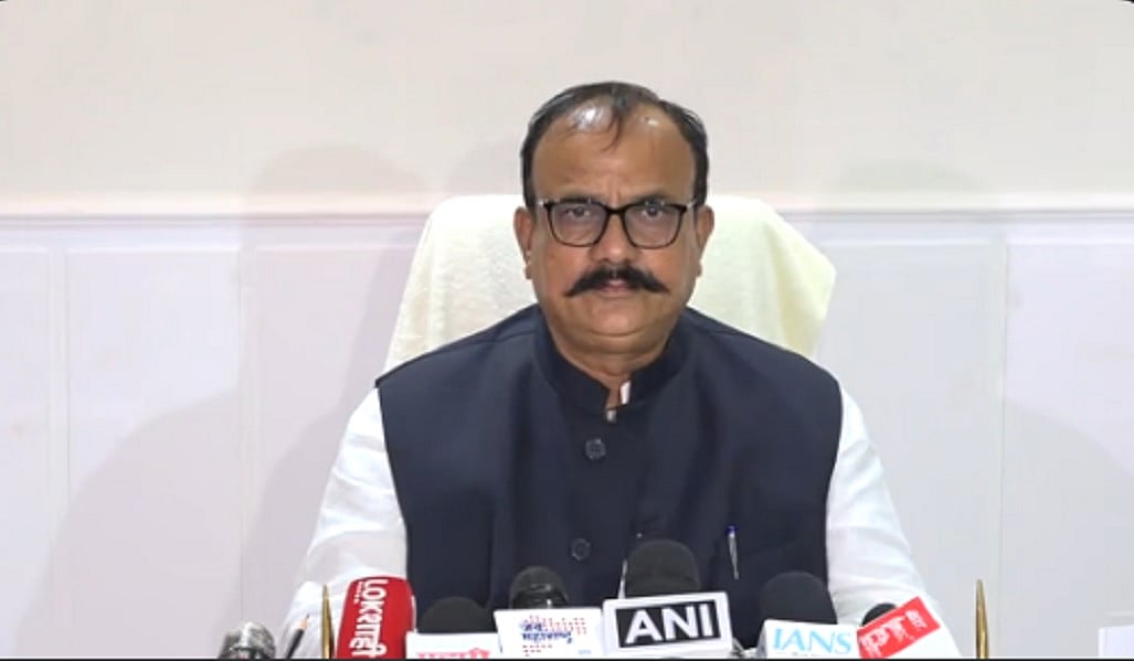 महाराष्ट्र में रमी खेलने वाले मंत्री को खेल विभाग मिला, कांग्रेस बोली- यह सरकार बेशर्म और रीढ़विहीन