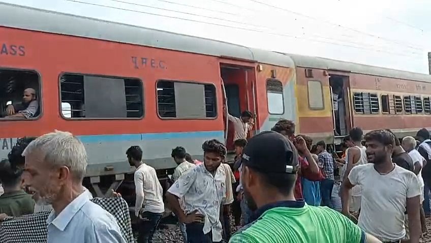 यूपी के कानपुर के पास रेल हादसा, साबरमती जनसाधारण एक्सप्रेस पटरी से उतरी, कई ट्रेनें प्रभावित 