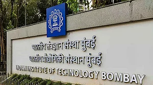 IIT बॉम्बे के छात्र ने की खुदकुशी, छत से कूदकर दी जान, जांच में जुटी पुलिस