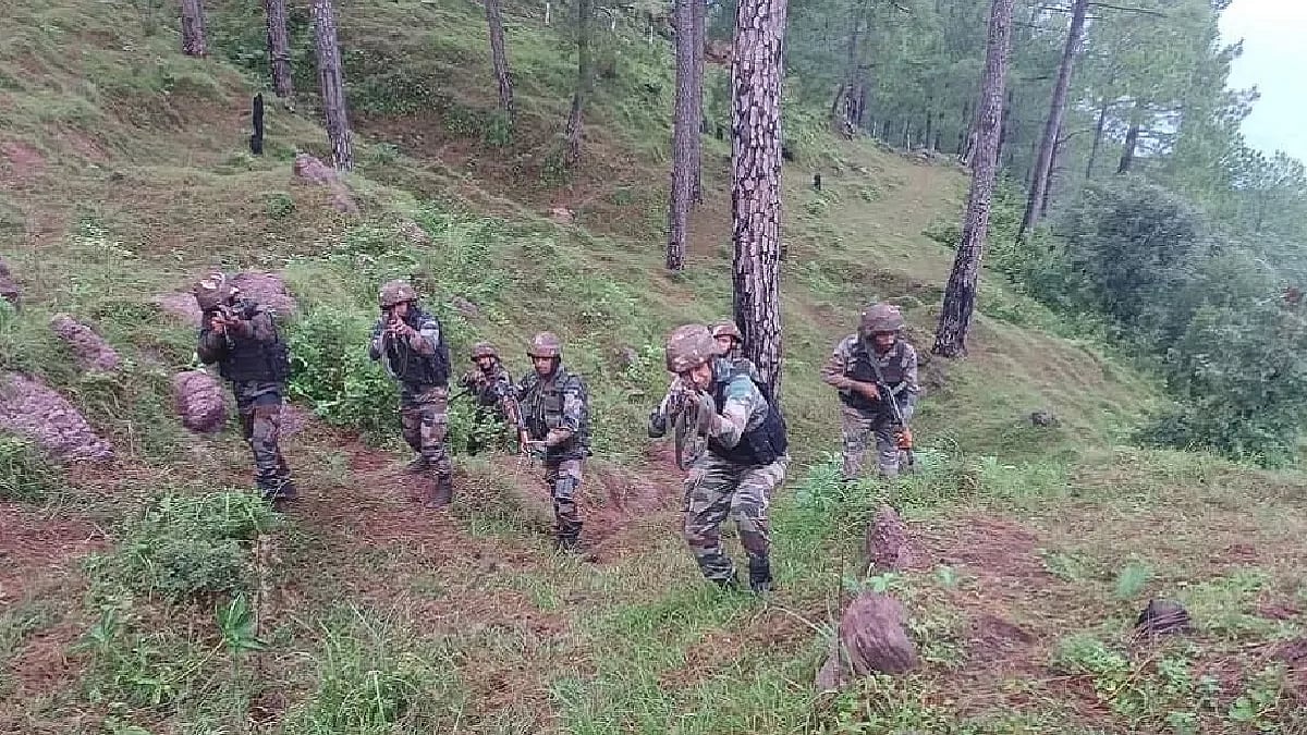 जम्मू-कश्मीर: कुलगाम में तीसरे दिन भी मुठभेड़ जारी, अब तक 3 आतंकी ढेर