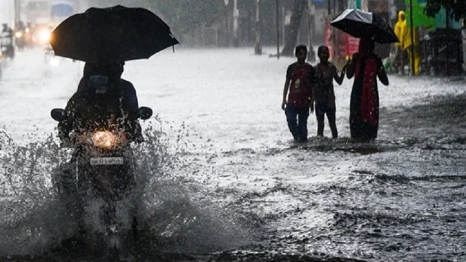 उत्तर भारत में बारिश से तबाही, उत्तराखंड में 3 लोग डूबे, हिमाचल में 3 की मौत, यूपी में नदियां उफान पर