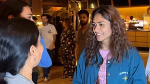 सिनेजीवन: मृणाल ठाकुर ने दर्शकों संग देखी 'सन ऑफ सरदार 2' और भूटान में हुमा कुरैशी पर मुर्गे ने किया था हमला
