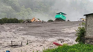 धराली में बादल फटने से सेना का हर्षिल कैंप भी चपेट में आया, कई जवान लापता, रेस्क्यू की कोशिश जारी