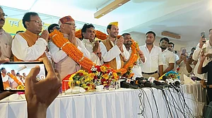 तेज प्रताप ने VVIP समेत पांच छोटे दलों के साथ गठबंधन बनाया, कहा- तेजस्वी के साथ हमेशा मेरा आशीर्वाद