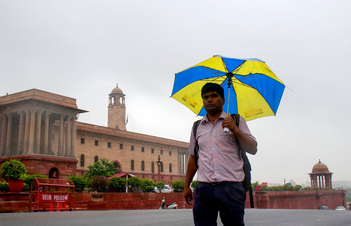 दिल्ली में मौसम लेगा करवट, आसमान में छाए बादल, होगी बारिश? मौसम विभाग ने जारी किया अलर्ट