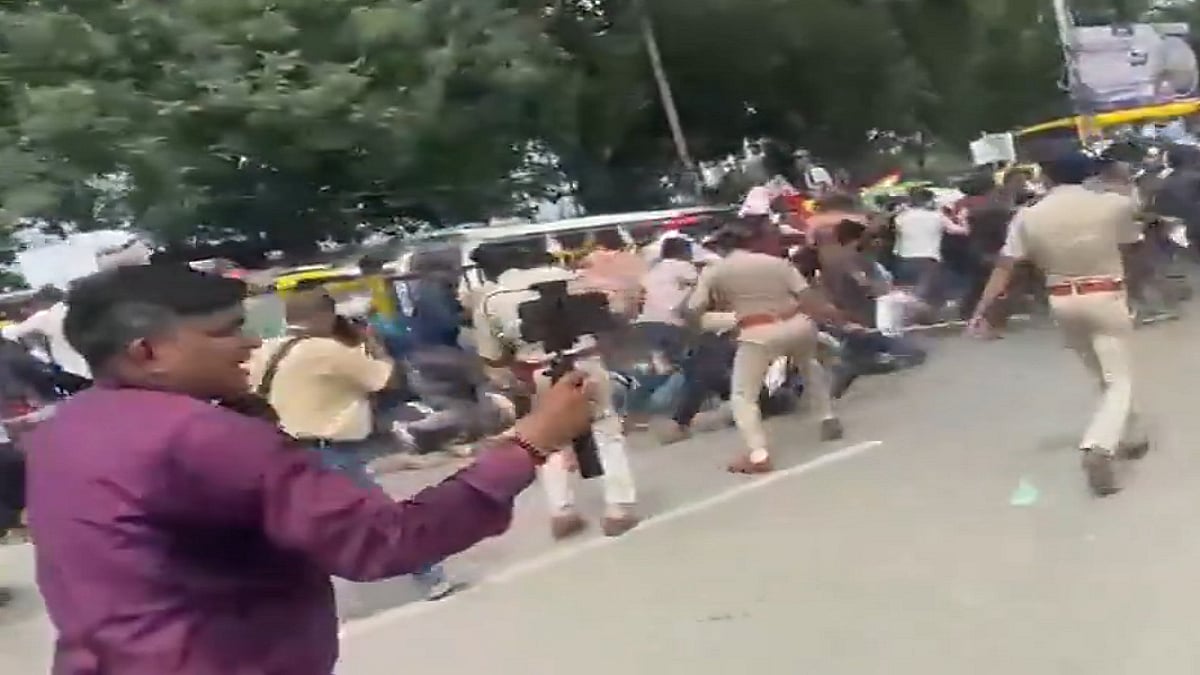 बिहार: पटना में छात्रों पर पुलिस ने किया लाठीचार्ज, कई घायल, TRE‑4 से पहले STET की मांग कर रहे थे छात्र