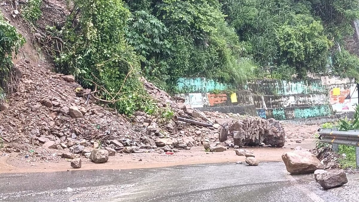 उत्तराखंड में मूसलाधार बारिश, स्कूल बंद, सीएम धामी ने रेस्क्यू टीम से की मुलाकात