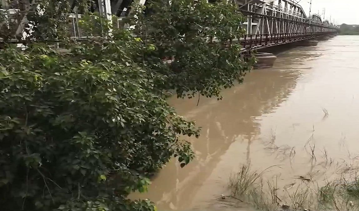 दिल्ली में यमुना का जलस्तर खतरे के निशान के ऊपर पहुंचा, निचले इलाकों के लिए अलर्ट जारी