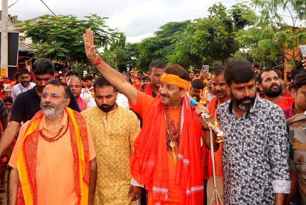BJP सांसद निशिकांत दुबे और मनोज तिवारी पर FIR दर्ज, देवघर मंदिर के गर्भगृह में जबरन घुसने, हाथापाई करने का आरोप