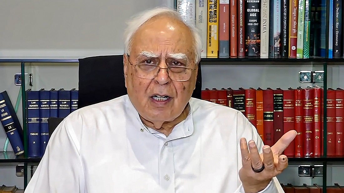लापता लेडीज के बारे में सुना है, लापता उपराष्ट्रपति के बारे में नहीं... कपिल सिब्बल ने धनखड़ को लेकर कसा तंज