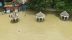 बिहार के भागलपुर में बाढ़ का विकराल रूप! कई इलाके, विश्वविद्यालय कैंपस जलमग्न, कई फुट तक पानी