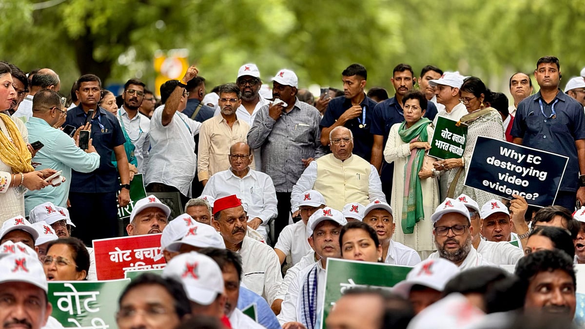 बिहार SIR: लिखित आपत्ति और दावों पर भी क्यों चुप है चुनाव आयोग, क्या अपनी ही चालाकी के जाल में उलझ गया ECI !