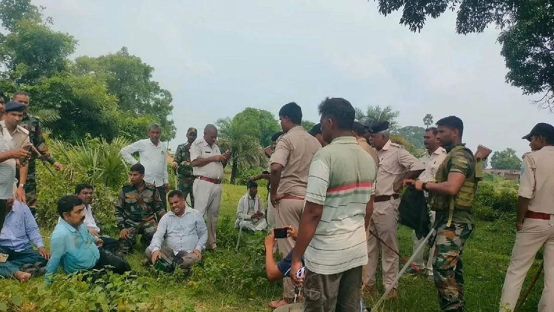 झारखंडः हजारीबाग के बड़कागांव में कोल ब्लॉक पर जनसुनवाई के दौरान बवाल, कई अधिकारी और ग्रामीण घायल