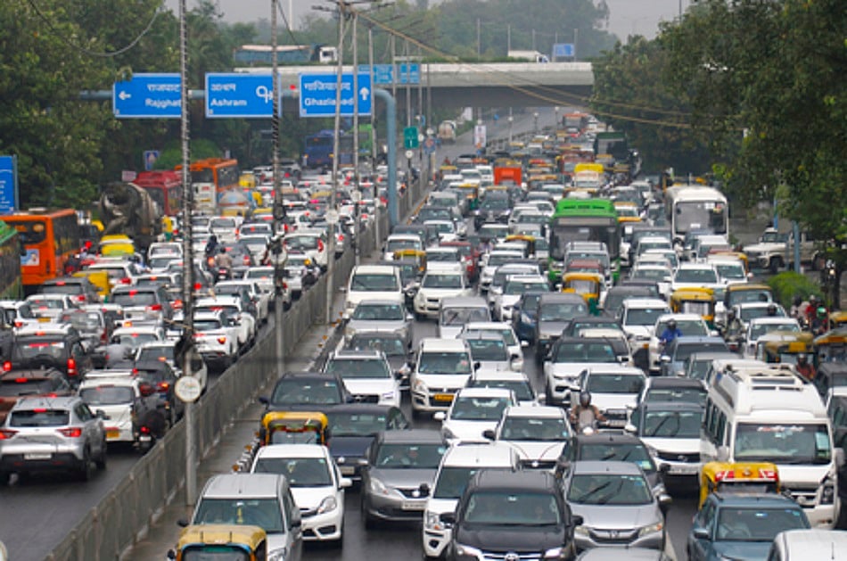 दिल्ली-NCR में पुराने वाहनों पर फिलहाल रोक नहीं, मालिकों पर नहीं होगी कोई कार्रवाई, सुप्रीम कोर्ट ने दी राहत