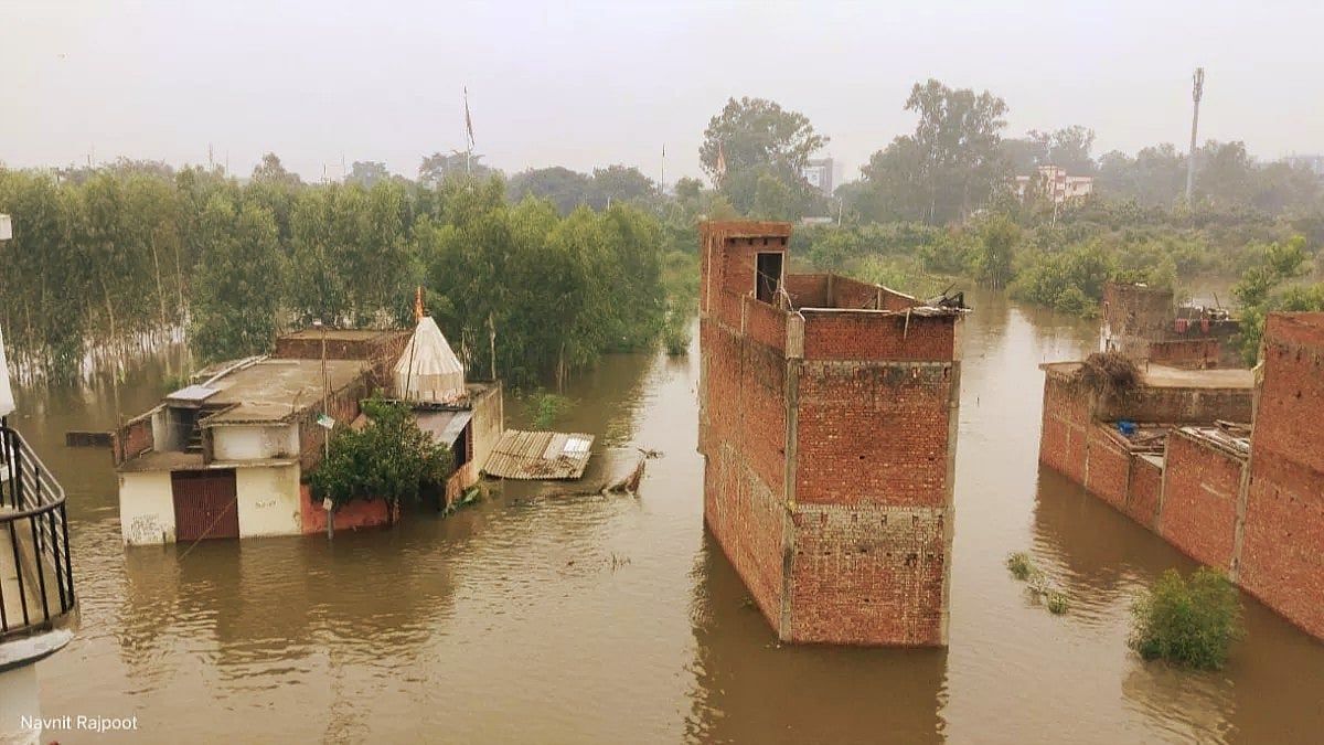 यूपी में बाढ़-बारिश से जनजीवन बुरी तरह प्रभावित, सैकड़ों गांव डूबे, भारी बारिश को लेकर IMD का ताजा अलर्ट