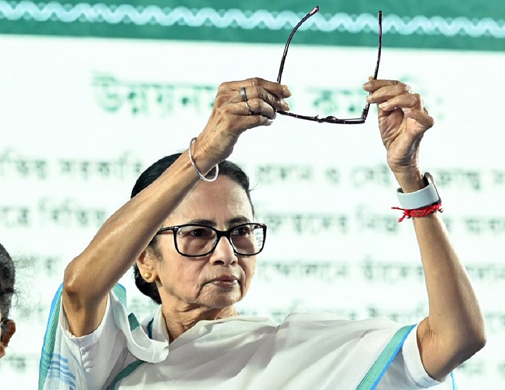 बंगाल में सिनेमा हॉल और मल्टीप्लेक्स में रोजाना दिखानी होगी एक बंगाली फिल्म, ममता सरकार का फैसला