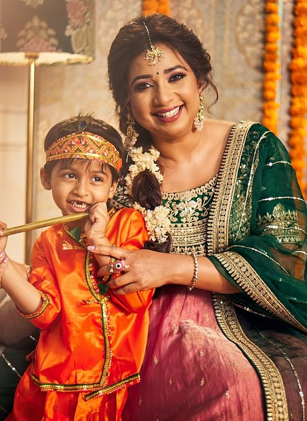 सिनेजीवन: अपने बेटे को कान्हा रूप में देख भावुक हो उठीं श्रेया घोषाल और सोहा अली खान ने बताए फिट रहने के राज
