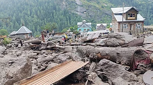 जम्मू-कश्मीरः किश्तवाड़ में बादल फटने की घटना में अब तक 38 लोगों की मौत, कई लापता, 120 लोग बचाए गए