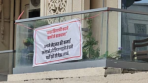 अर्थतंत्र की खबरें: सिग्नेचर ग्लोबल की मनमानियों से परेशान फ्लैट खरीदार और Swiggy ने ग्राहकों को दिया झटका