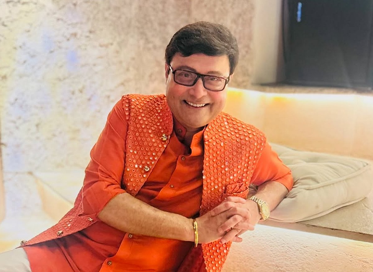 सिनेजीवन: कृष्ण भक्ति में लीन नजर आए मनीष मल्होत्रा और अभिषेक को अवॉर्ड मिलने पर भावुक हुए अमिताभ बच्चन