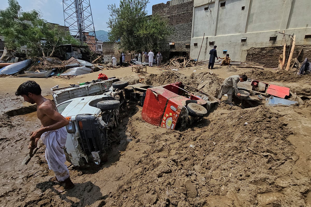 पाकिस्तान में भारी बारिश ने मचाई तबाही, अब तक 600 से अधिक लोगों की मौत, पानी के तेज बहाव में कई घर बहे